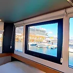 Casa Flotante En El Puerto De Vigo - Different Charter