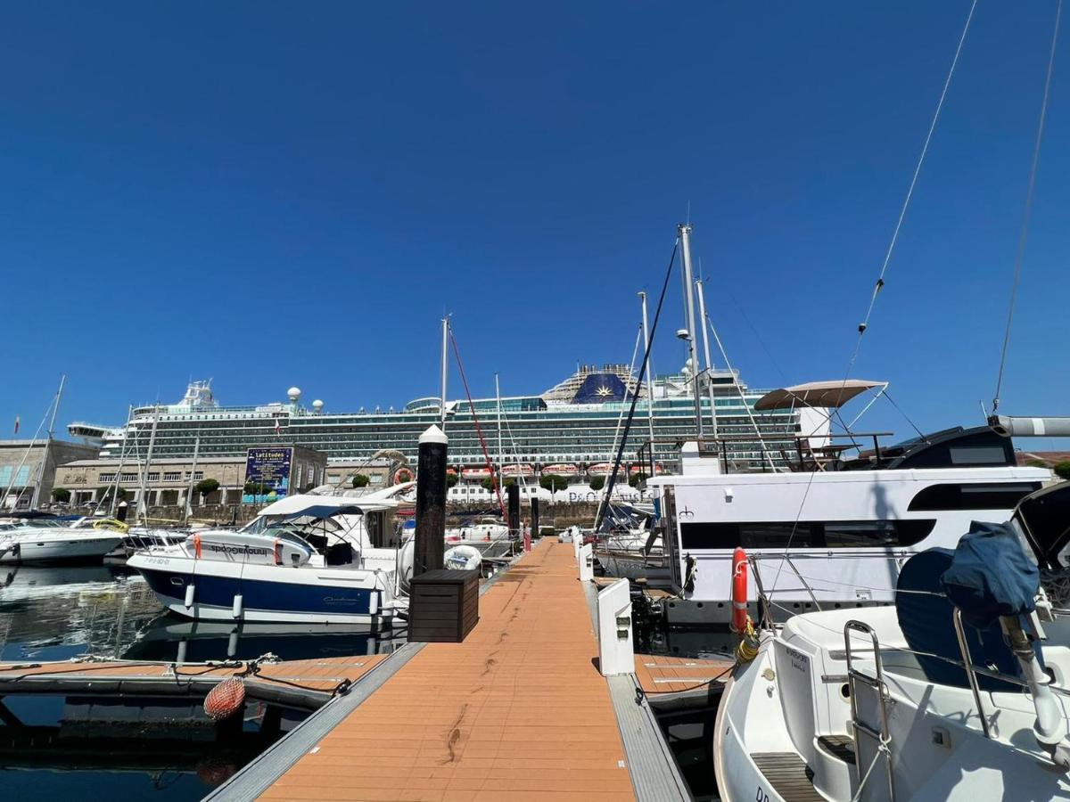Casa Flotante En El Puerto De - Different Charter